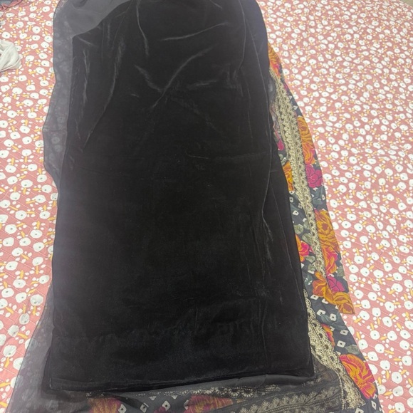 Embroidered Black Velvet Kaftan - Picture 5 of 6